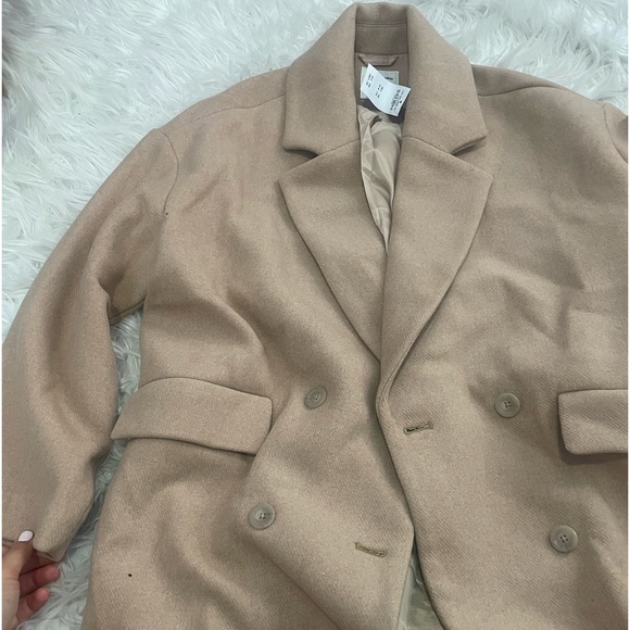 Abercrombie&F short wool blend coat size medium, womens, in light brown. - Picture 4 of 4